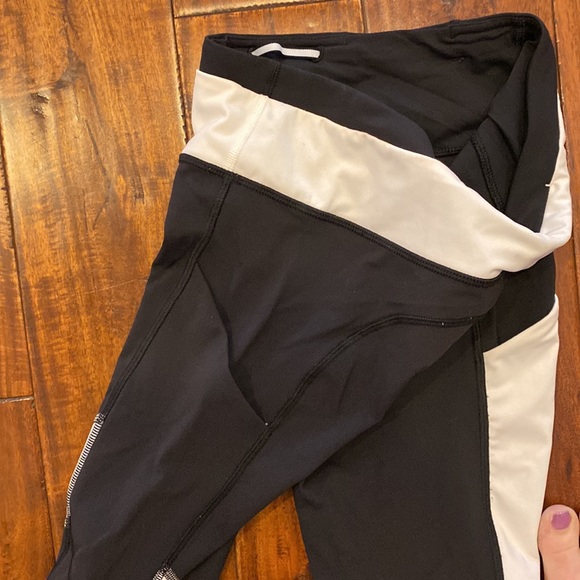 Lululemon leggings, white and silver reflective stripes - Picture 5 of 5